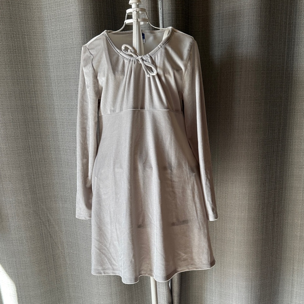 Old Navy Girls Long-Sleeve Velour Tie-Neck Dress in Light Grey